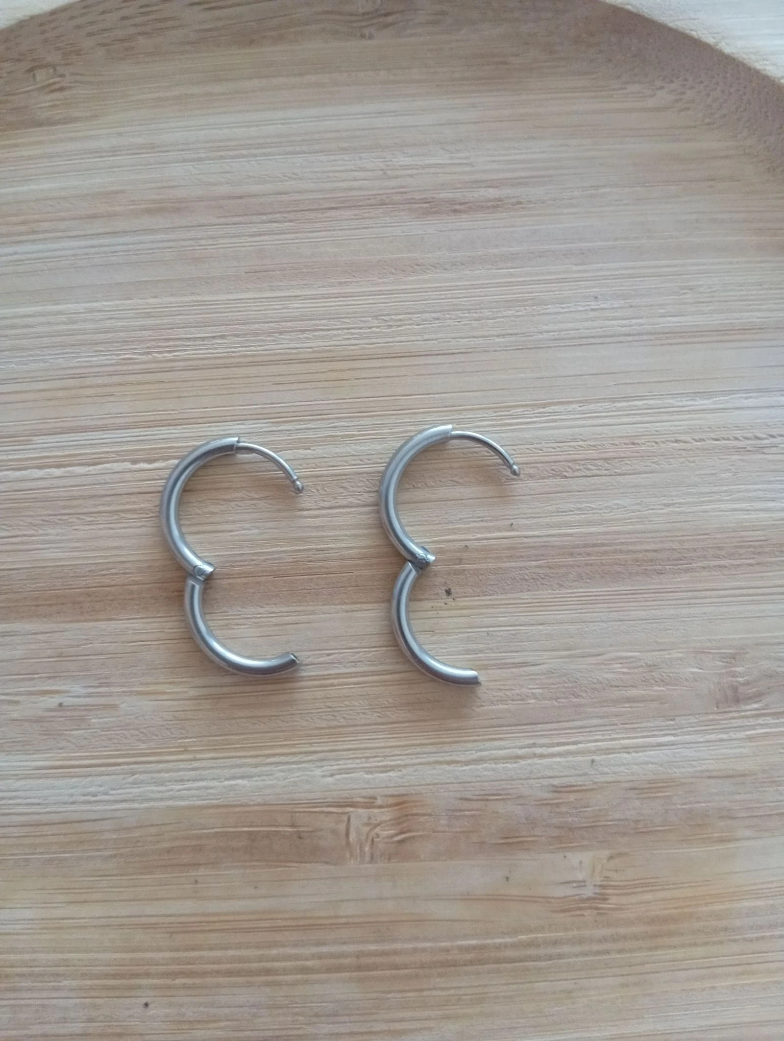 Stainless steel hoop earrings – photo 2